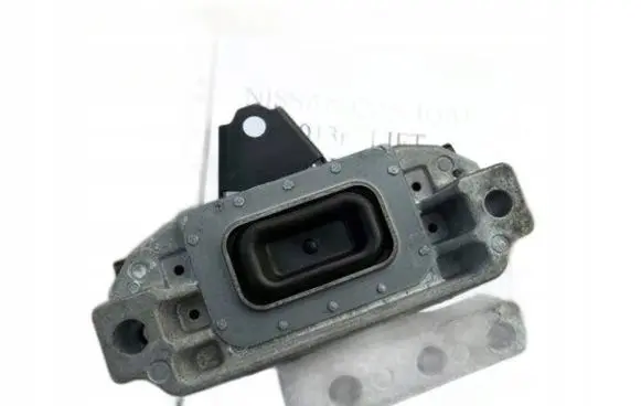 Nissan Qashqai Engine mounting bracket