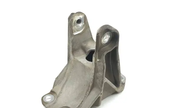 Nissan Leaf II (ZE1) Engine mounting bracket