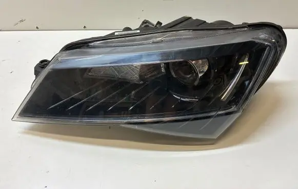 Skoda Superb B8 (3V) Headlight/headlamp 3V1941015A