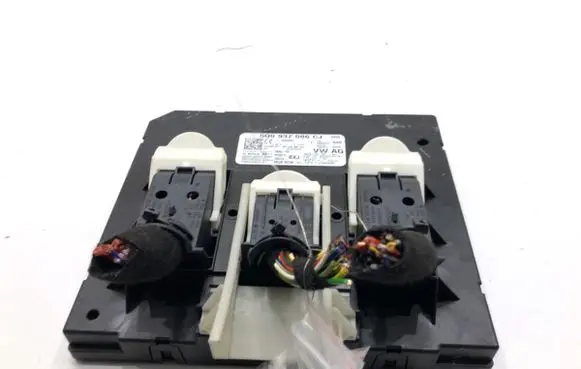 Volkswagen PASSAT B8 Central body control module 5Q0937086CJ