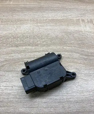 Audi A4 S4 B7 8E 8H Air flap motor/actuator 8E1820511F 0132801322