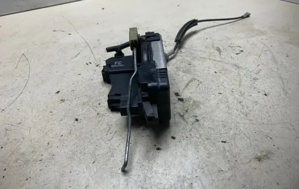 Opel Signum Front door lock 24447341