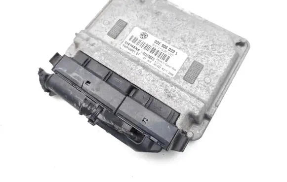 Volkswagen Polo IV 9N3 Engine control unit/module 03E906033L 5WP44301