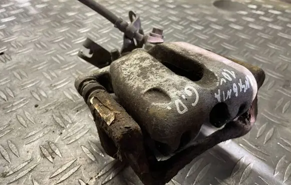 Opel Insignia A Rear brake caliper
