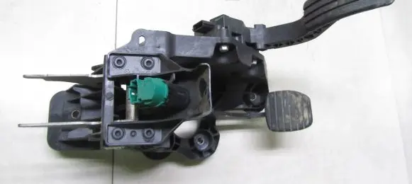 Renault Trafic III (X82) Accelerator throttle pedal 465017463R