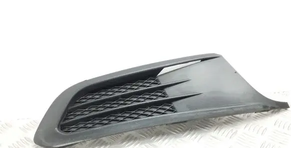 Volkswagen Jetta VI Front fog light trim/grill 5C6853666