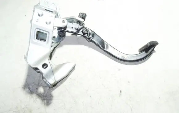 Opel Zafira A Brake pedal