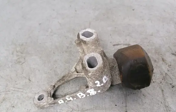 Audi A4 S4 B8 8K Engine mount bracket 8K0199339D