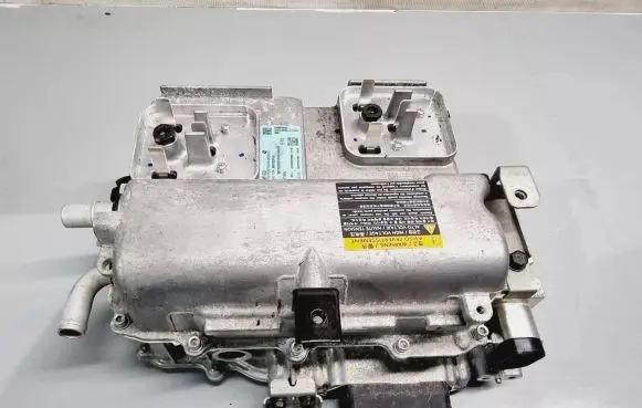 Voltage converter inverter