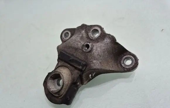 Volvo S60 Engine mounting bracket F7007160
