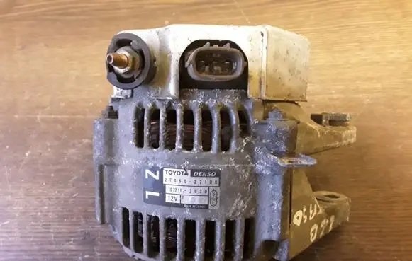 Toyota Corolla Verso E121 Generator/alternator 2706022100 1022112020