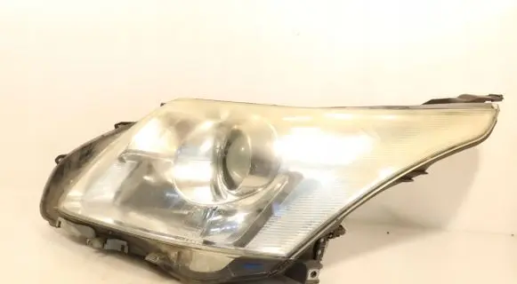 Toyota Avensis T270 Headlight/headlamp 0512