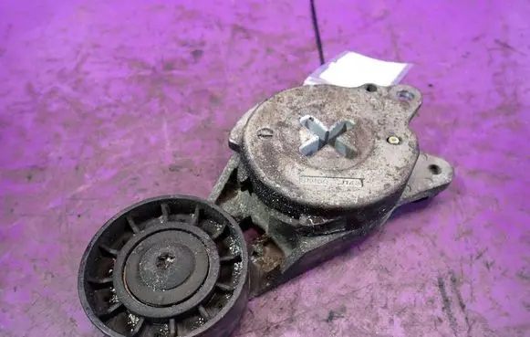 Toyota Yaris Timing belt/chain tensioner