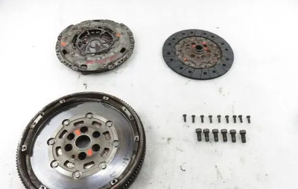 Volkswagen Golf V Dual mass flywheel 323064110