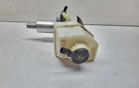 BMW X3 E83 Master brake cylinder 32067199
