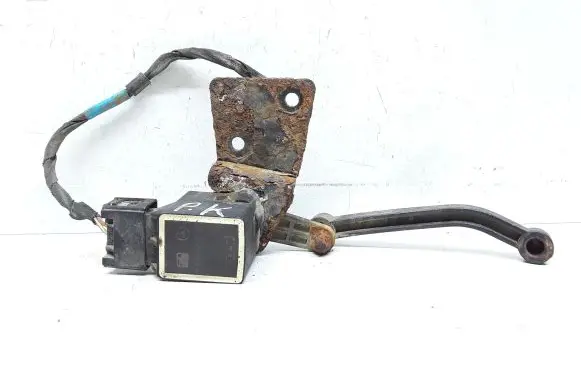 Headlight/headlamp level sensor
