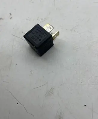Audi A6 S6 C5 4B Other relay 443951253J