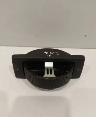Nissan King Cab, Navara Rear door ashtray
