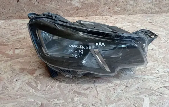 Peugeot Partner Headlight/headlamp 9816826880