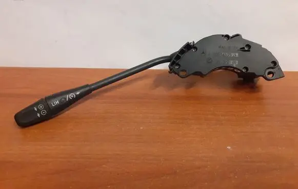 Mercedes-Benz E W211 Cruise control switch A0085452524 12190