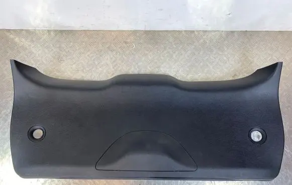 Tailgate trim