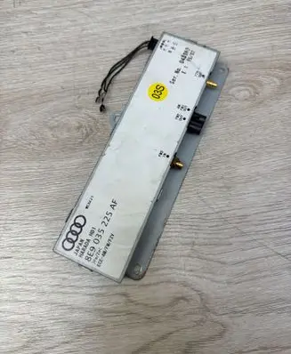 Audi A4 S4 B7 8E 8H Aerial antenna amplifier 8E9035225AF