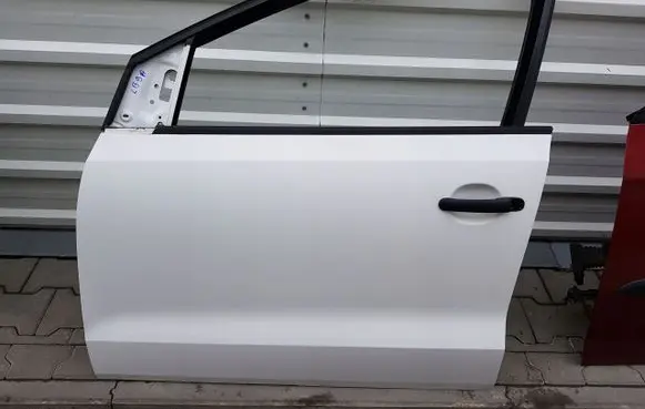 Volkswagen Polo V 6R Front door 