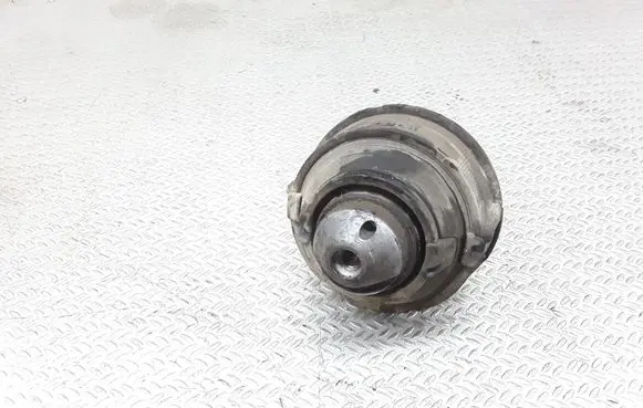 Volvo S80 Engine mount bracket