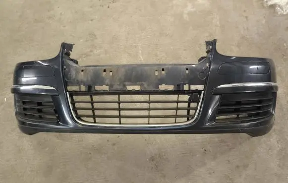 Volkswagen Golf V Front bumper 1K0807221D