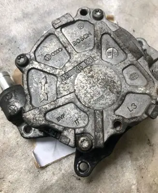 Audi Q3 8U Vacuum pump 03l145100