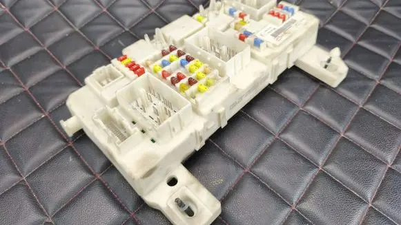 Ford Kuga I Fuse module 7M5T14A073JF 00047003 F19200802