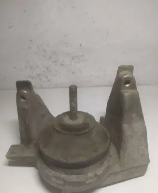 Audi A6 S6 C4 4A Engine mount bracket 4A0199352 00031001