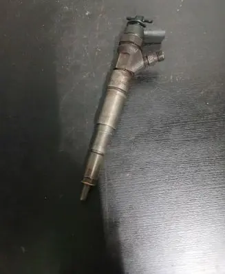 BMW 5 E60 E61 Fuel injector 7794652