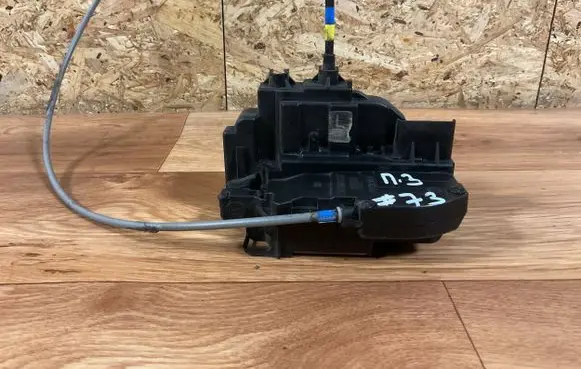 Nissan Note (E11) Rear door lock 