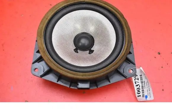 Toyota Avensis Verso Subwoofer speaker 86160-05180