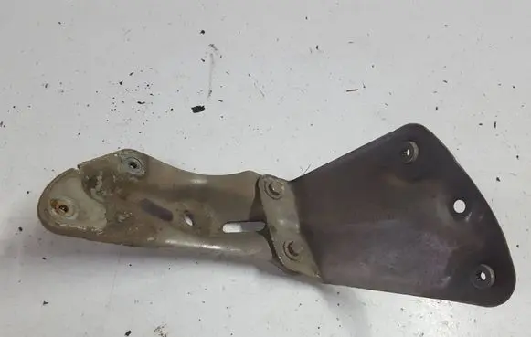 Skoda Yeti (5L) Fender mounting bracket 