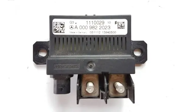 Mercedes-Benz GLK (X204) Charging relay A0009822023