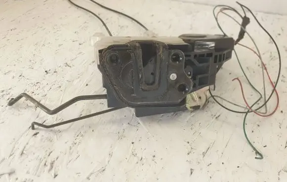 Hyundai Tucson JM Front door lock