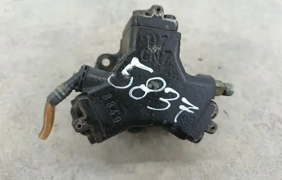 Mercedes-Benz A W168 Fuel injection high pressure pump A6680700301