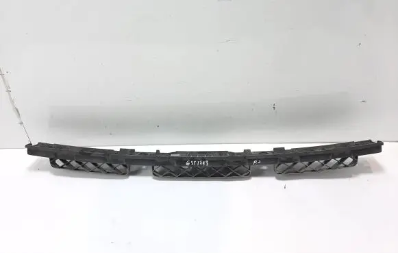 Volkswagen PASSAT B7 Rear bumper mounting bracket 561807863A
