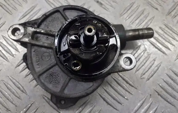 Mercedes-Benz 200 300 W123 Vacuum pump A6462300165