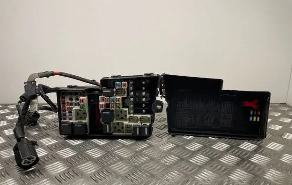 Volvo C30 Fuse box set 8688040 51881800