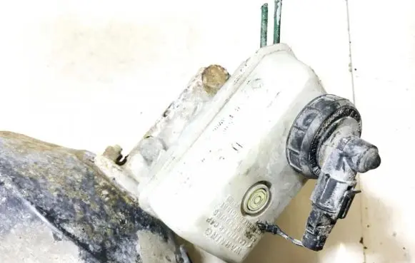 Renault Laguna I Master brake cylinder