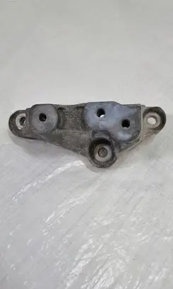 Opel Insignia A Gearbox mounting bracket 13248571