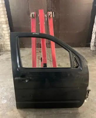 Nissan Navara D40 Front door