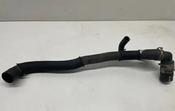 Toyota RAV 4 (XA40) Coolant pipe/hose H21902