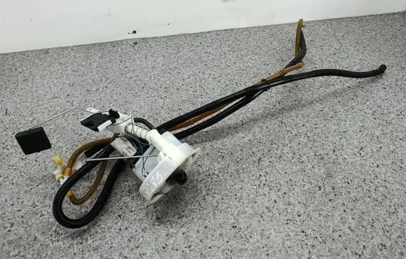 BMW 3 E90 E91 Fuel level sensor 6763851