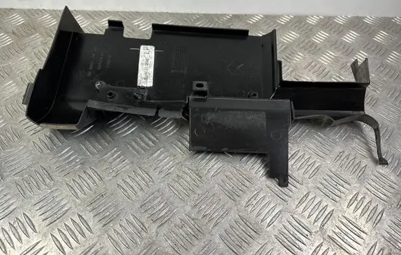 Jeep Cherokee Intercooler air guide/duct channel 68207943AA