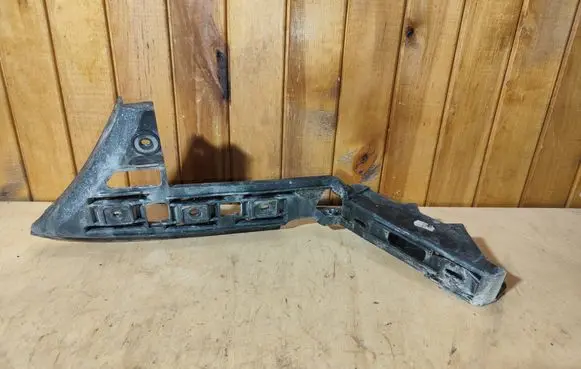 Volkswagen Touran I Rear bumper mounting bracket 1T0807375A