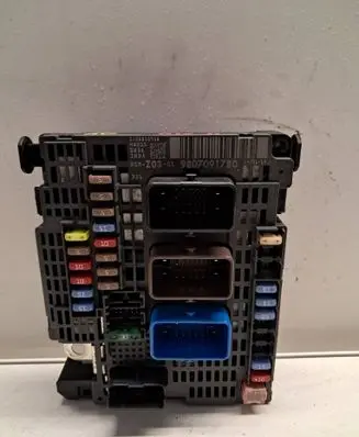 Citroen C4 Grand Picasso Fuse module 9807091780